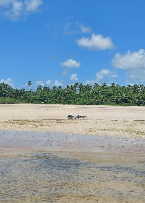 Minha bike alugada desmaiada na Praia 5