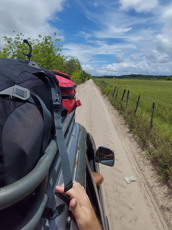Caminho até Boipeba, e a malinha vermelha ali